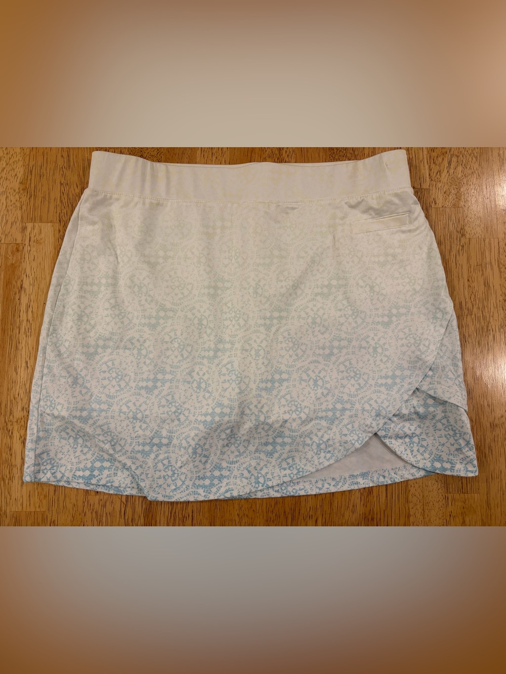 Pebble Beach White Golf Skirt/Skort with Pale Yellow & Blue Pattern
